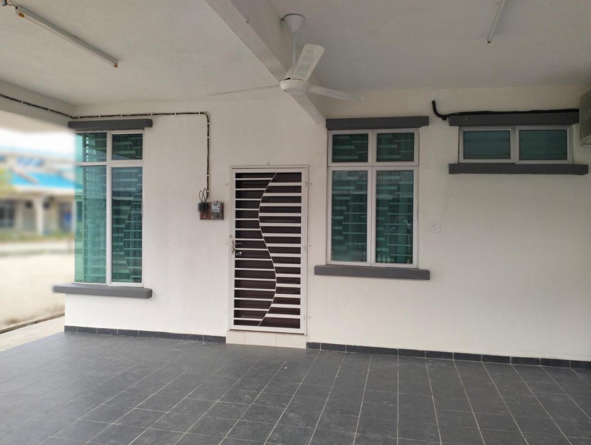 D'Sara Homestay Fully Furnished 3 Bedrooms All Aircond 2 Miles Centre Chukai Kültér fotó