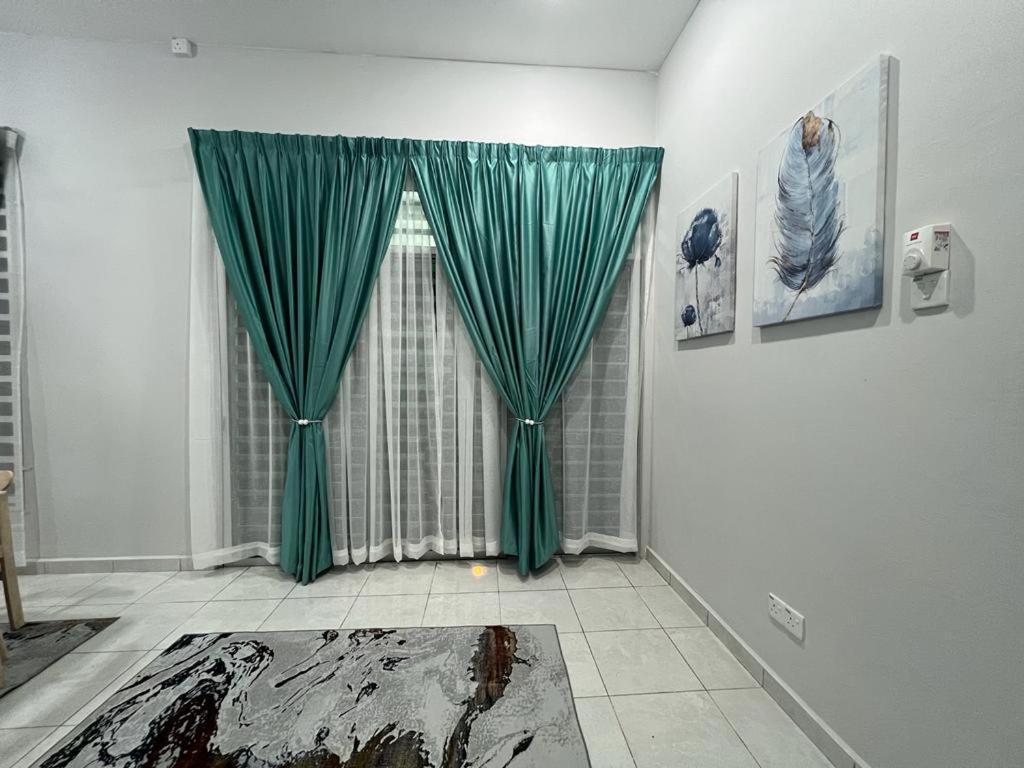 D'Sara Homestay Fully Furnished 3 Bedrooms All Aircond 2 Miles Centre Chukai Kültér fotó