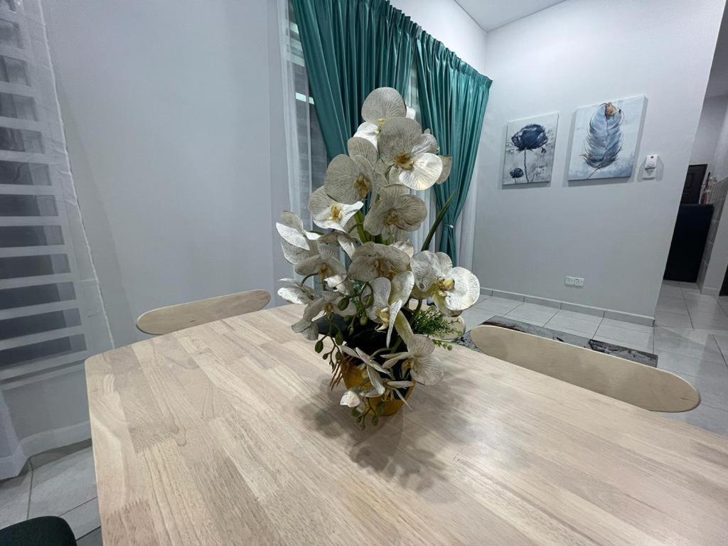 D'Sara Homestay Fully Furnished 3 Bedrooms All Aircond 2 Miles Centre Chukai Kültér fotó