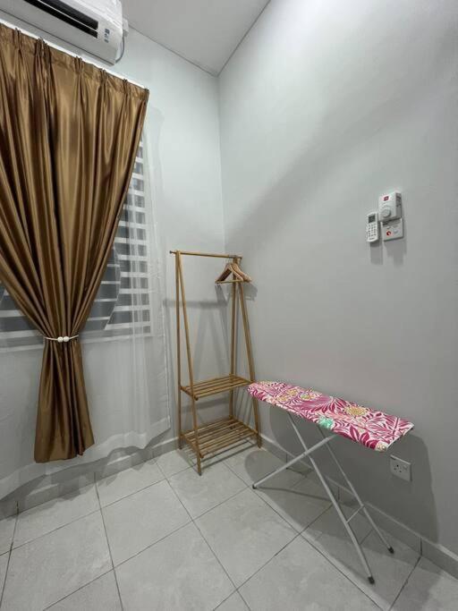 D'Sara Homestay Fully Furnished 3 Bedrooms All Aircond 2 Miles Centre Chukai Kültér fotó