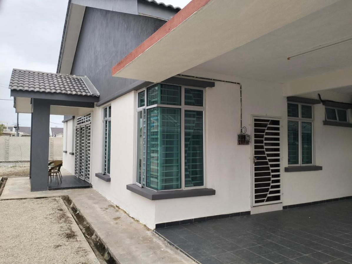 D'Sara Homestay Fully Furnished 3 Bedrooms All Aircond 2 Miles Centre Chukai Kültér fotó