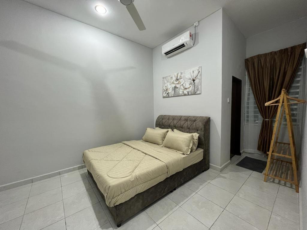 D'Sara Homestay Fully Furnished 3 Bedrooms All Aircond 2 Miles Centre Chukai Kültér fotó