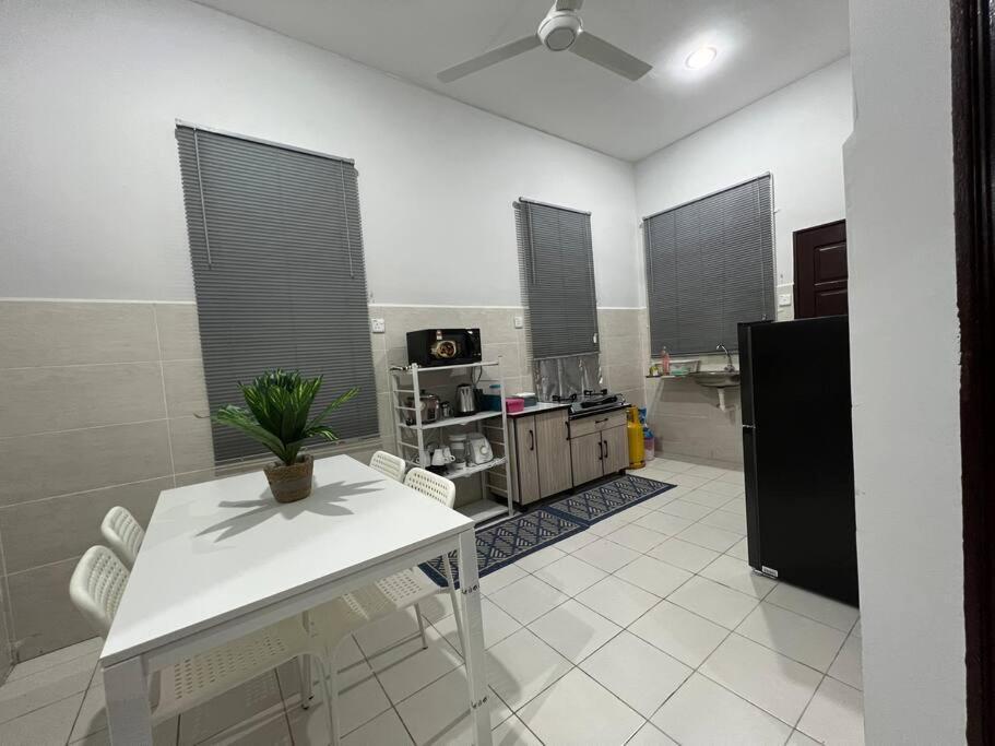 D'Sara Homestay Fully Furnished 3 Bedrooms All Aircond 2 Miles Centre Chukai Kültér fotó