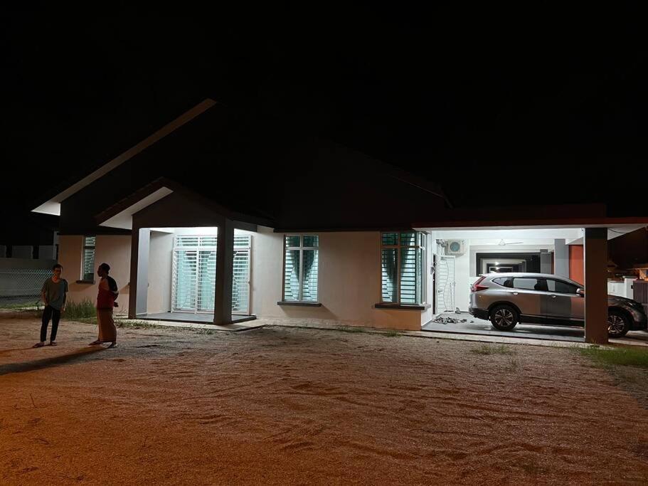 D'Sara Homestay Fully Furnished 3 Bedrooms All Aircond 2 Miles Centre Chukai Kültér fotó