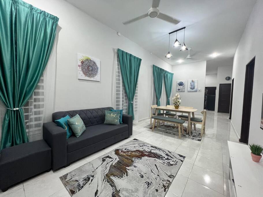 D'Sara Homestay Fully Furnished 3 Bedrooms All Aircond 2 Miles Centre Chukai Kültér fotó