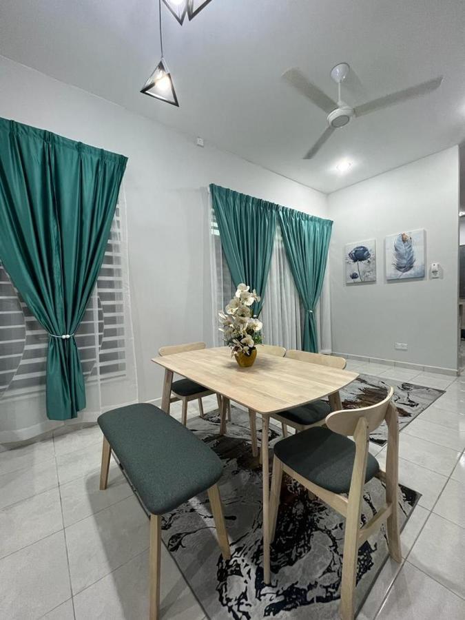 D'Sara Homestay Fully Furnished 3 Bedrooms All Aircond 2 Miles Centre Chukai Kültér fotó
