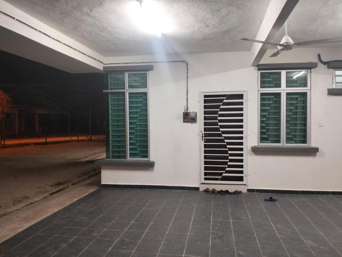 D'Sara Homestay Fully Furnished 3 Bedrooms All Aircond 2 Miles Centre Chukai Kültér fotó
