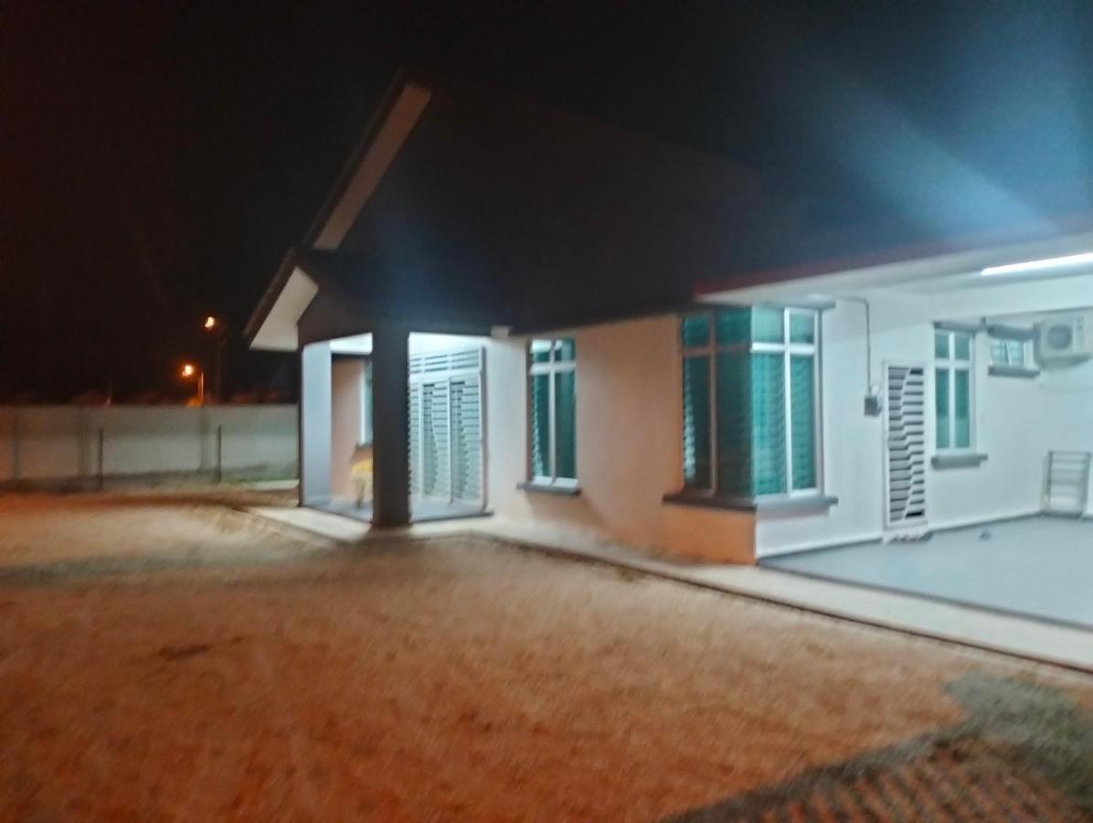 D'Sara Homestay Fully Furnished 3 Bedrooms All Aircond 2 Miles Centre Chukai Kültér fotó
