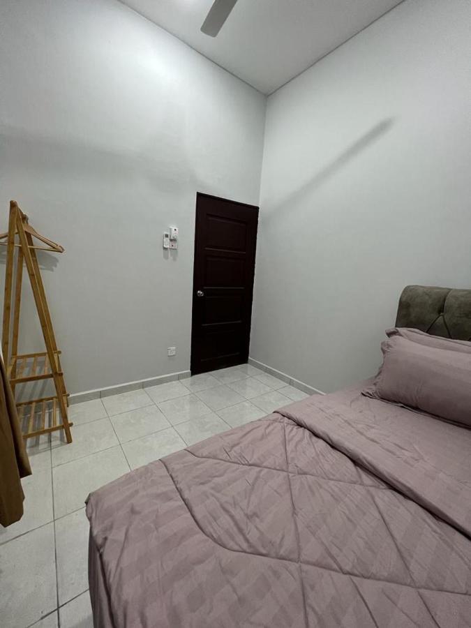 D'Sara Homestay Fully Furnished 3 Bedrooms All Aircond 2 Miles Centre Chukai Kültér fotó
