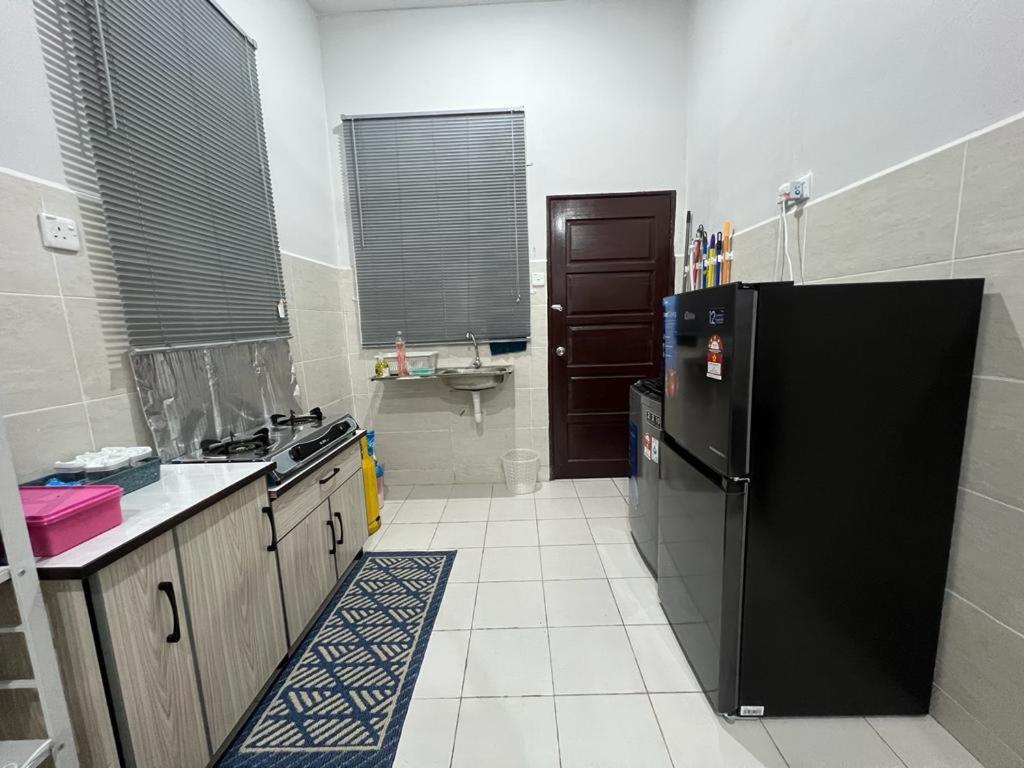 D'Sara Homestay Fully Furnished 3 Bedrooms All Aircond 2 Miles Centre Chukai Kültér fotó