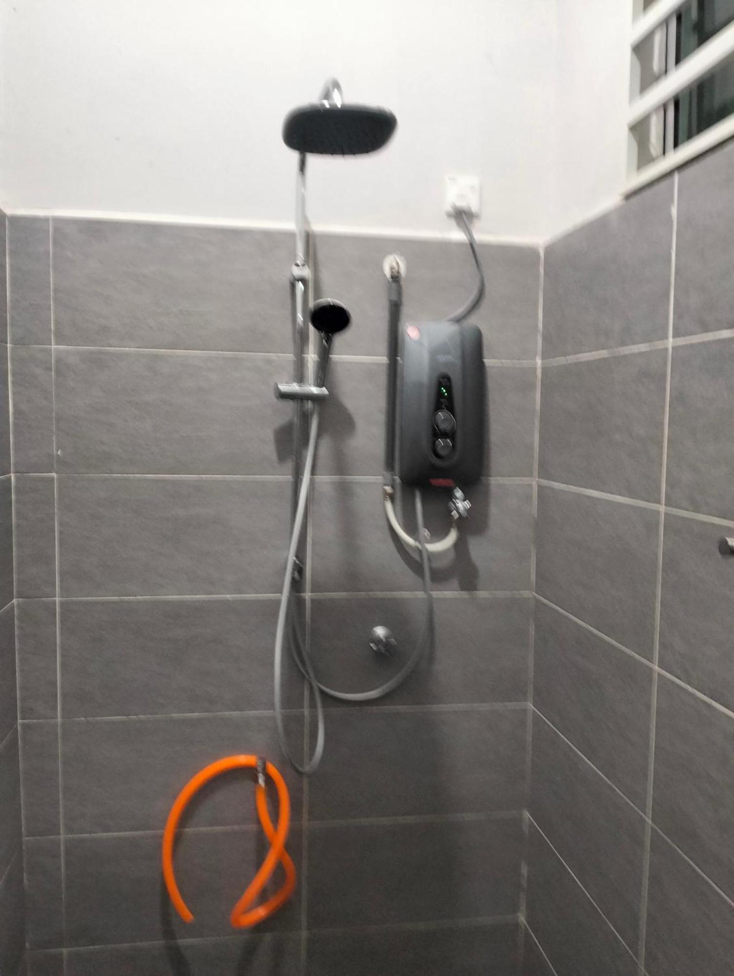 D'Sara Homestay Fully Furnished 3 Bedrooms All Aircond 2 Miles Centre Chukai Kültér fotó